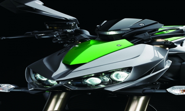 2014-Kawasaki-Z1000-24