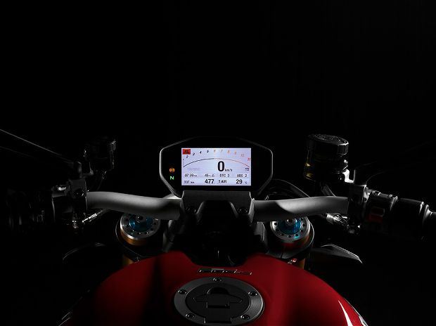 2014-Ducati-Monster-1200-S-2