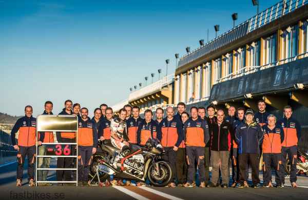 130057 Team_KTM_RC16_Valencia_2015-1