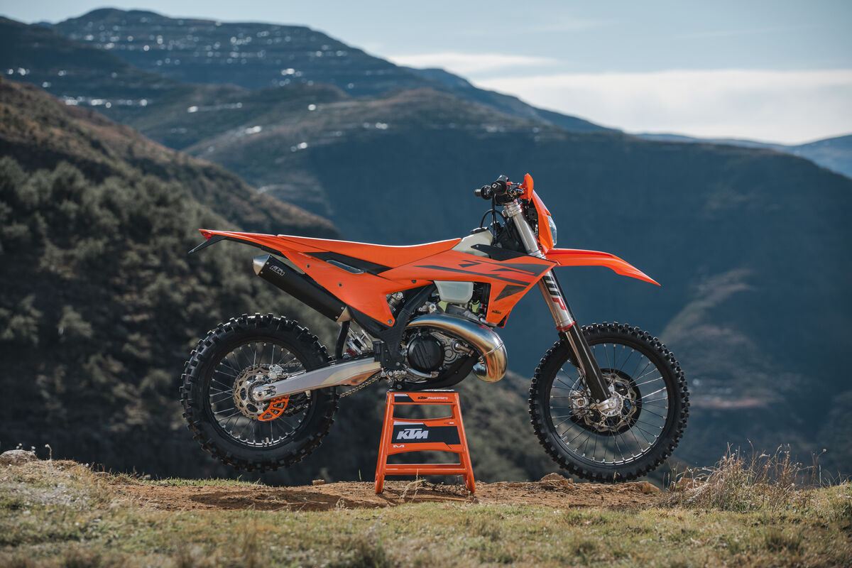 592896 MY25 KTM 300 EXC4 02 STATIC EXC Range