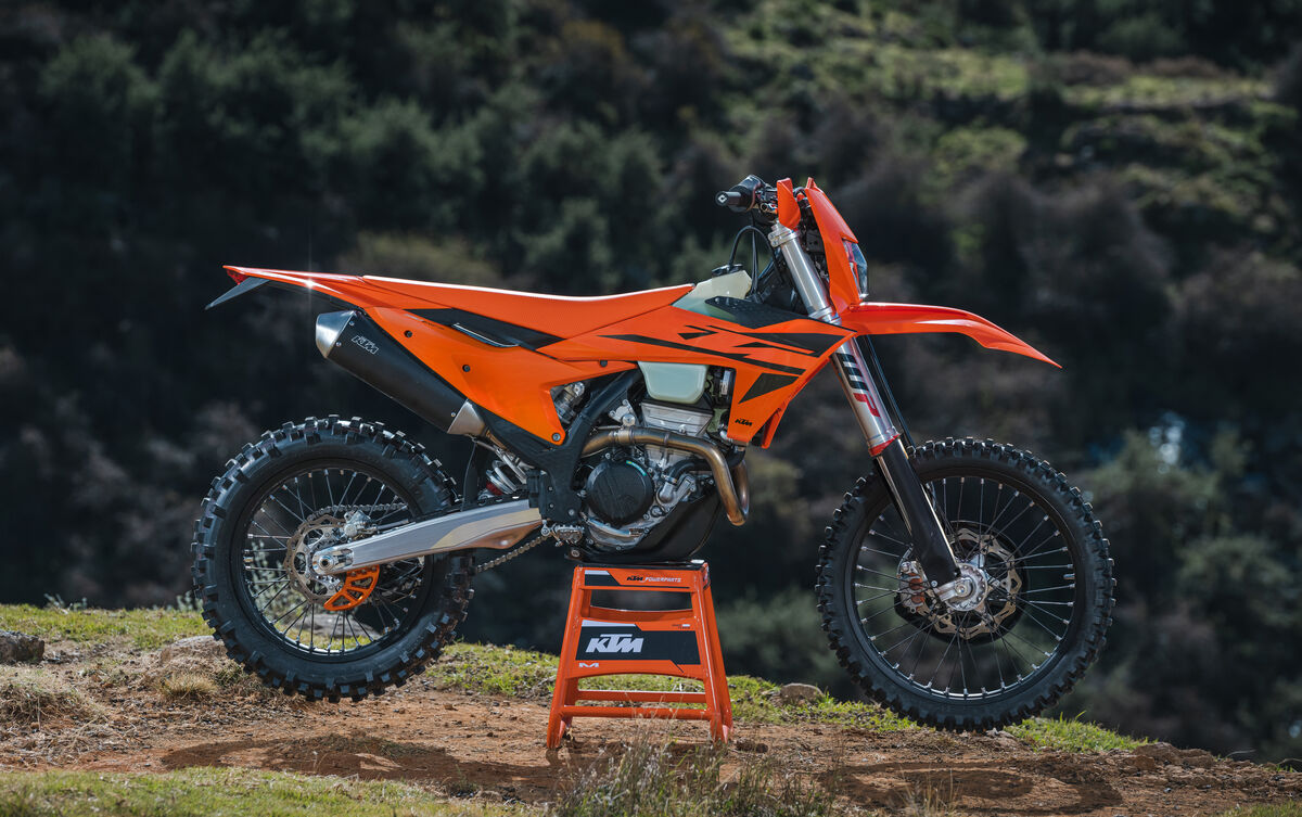 592911 MY25 KTM 350 EXC F4 02 STATIC EXC Range