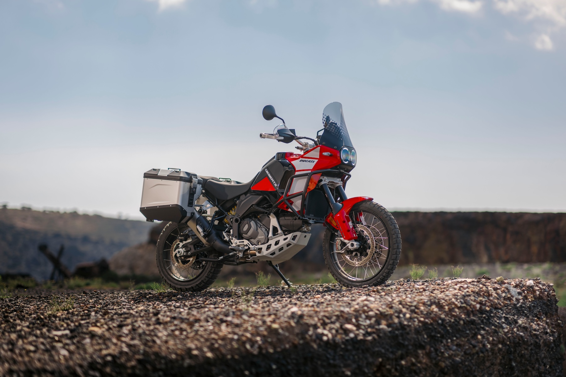 MY25 DUCATI DESERTX DISCOVERY 004 UC652592 High