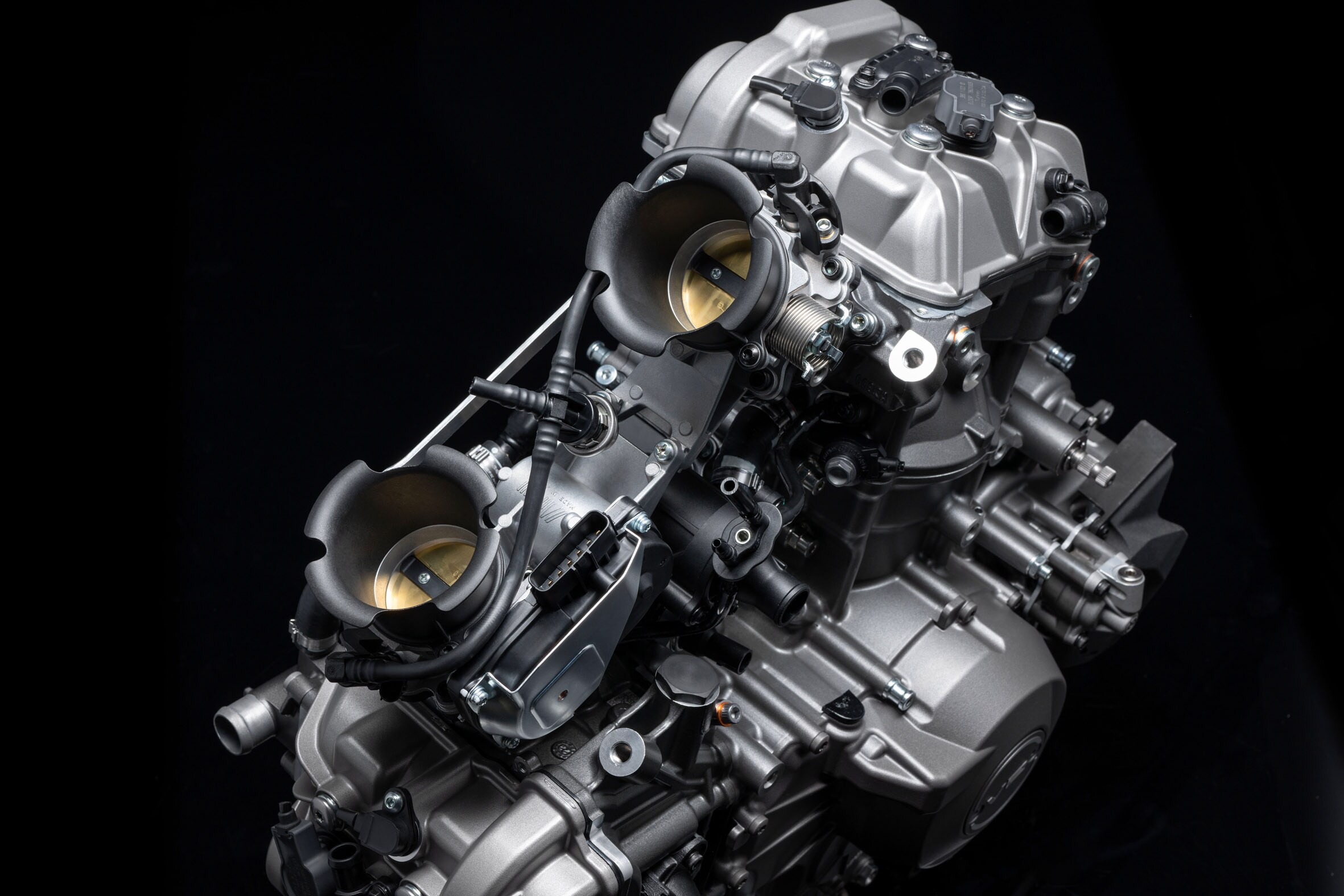 01 NEW ENGINE V2 UC716648 High