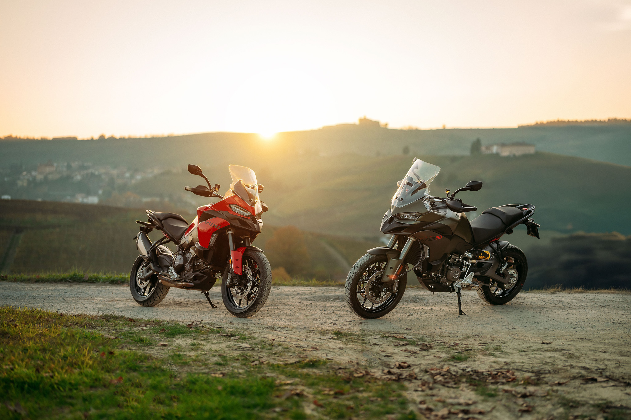 04 MY25 MULTISTRADA V2 STATIC ON LOCATION 5 UC732388 High