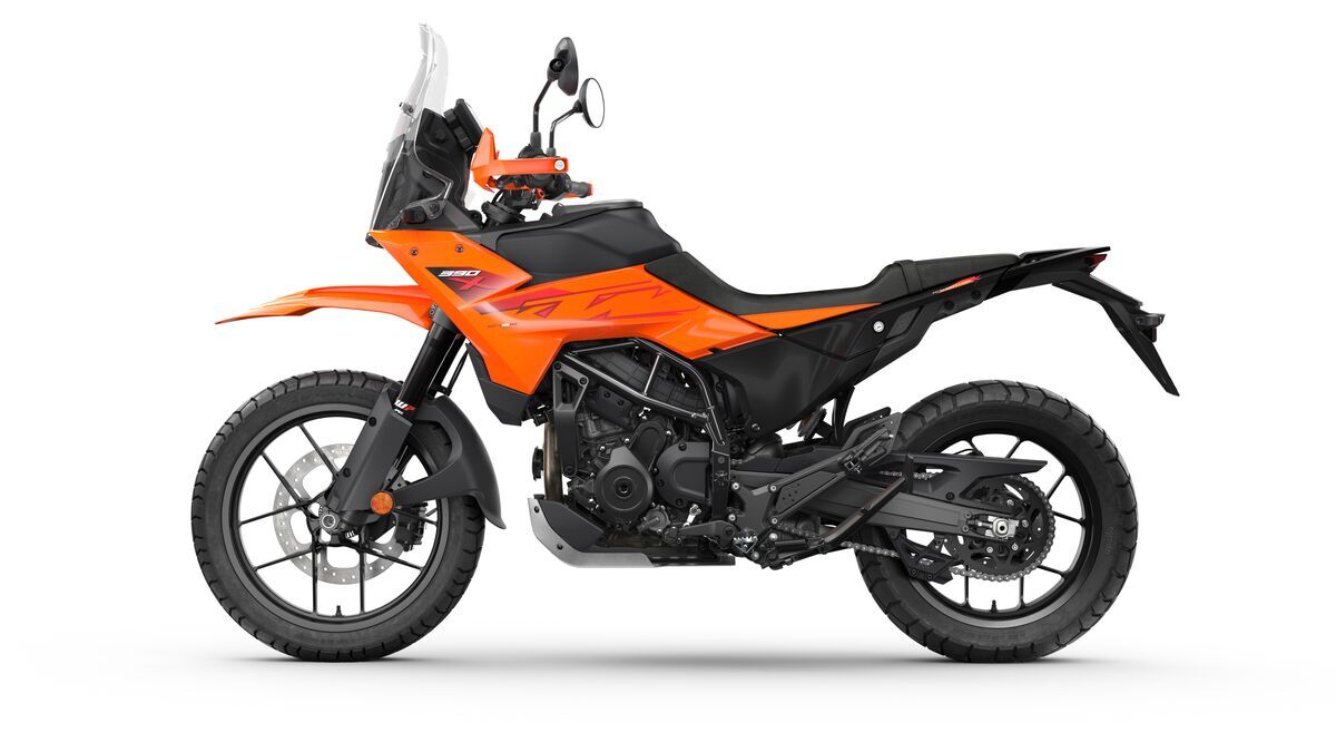 663123 MY25 KTM 390 Adventure X Orange 90 left 04 STUDIO EUROPE GLOBAL