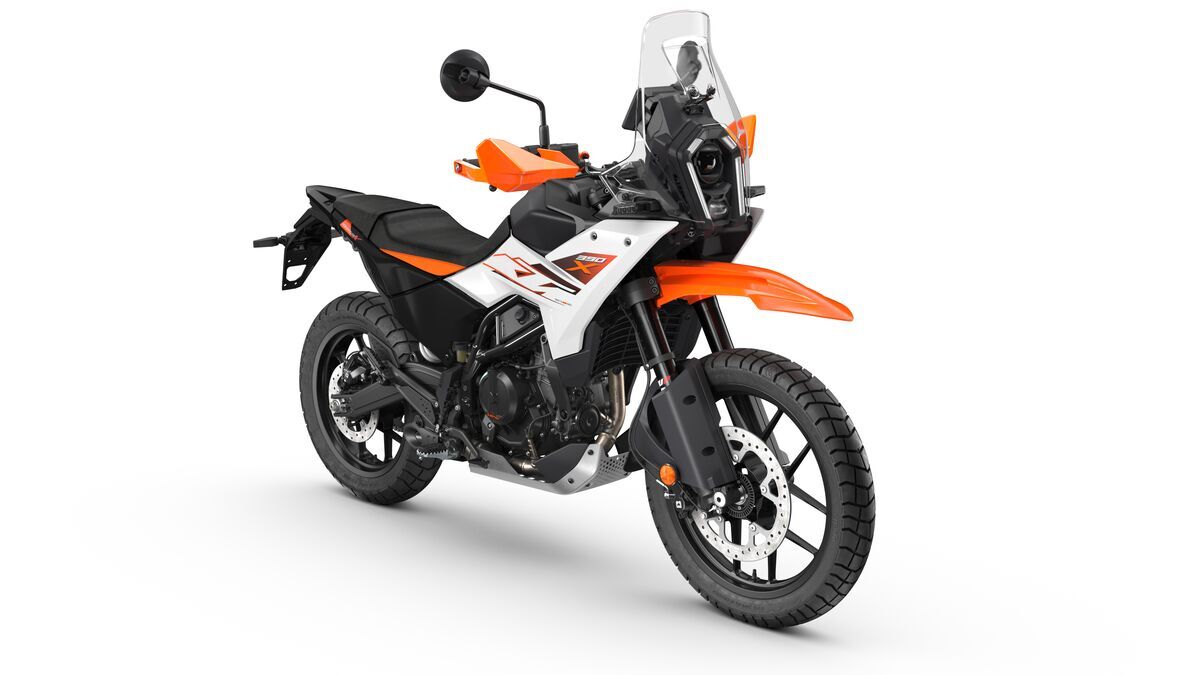 663125 MY25 KTM 390 Adventure X White 45 right 04 STUDIO EUROPE GLOBAL