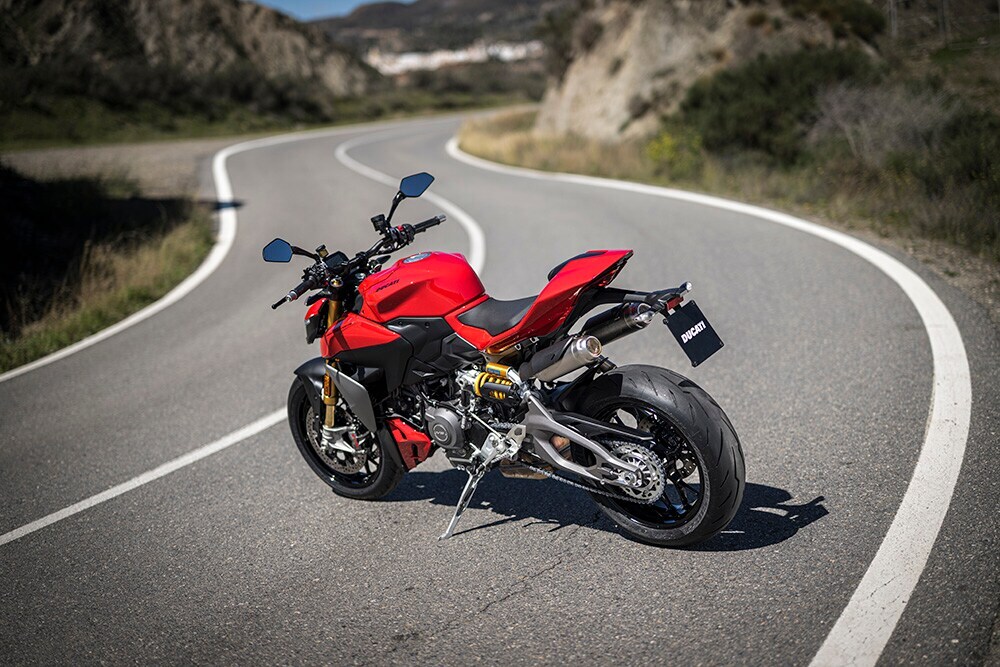 MY25 Ducati Streetfighter V2 S 003 UC769967 Low