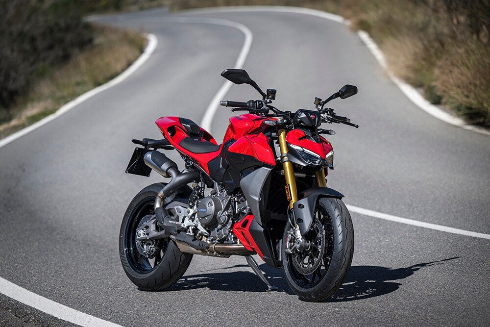 MY25 Ducati Streetfighter V2 S 005 UC769970 Low