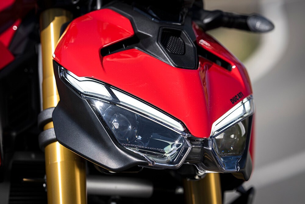 MY25 Ducati Streetfighter V2 S 048 UC770011 Low