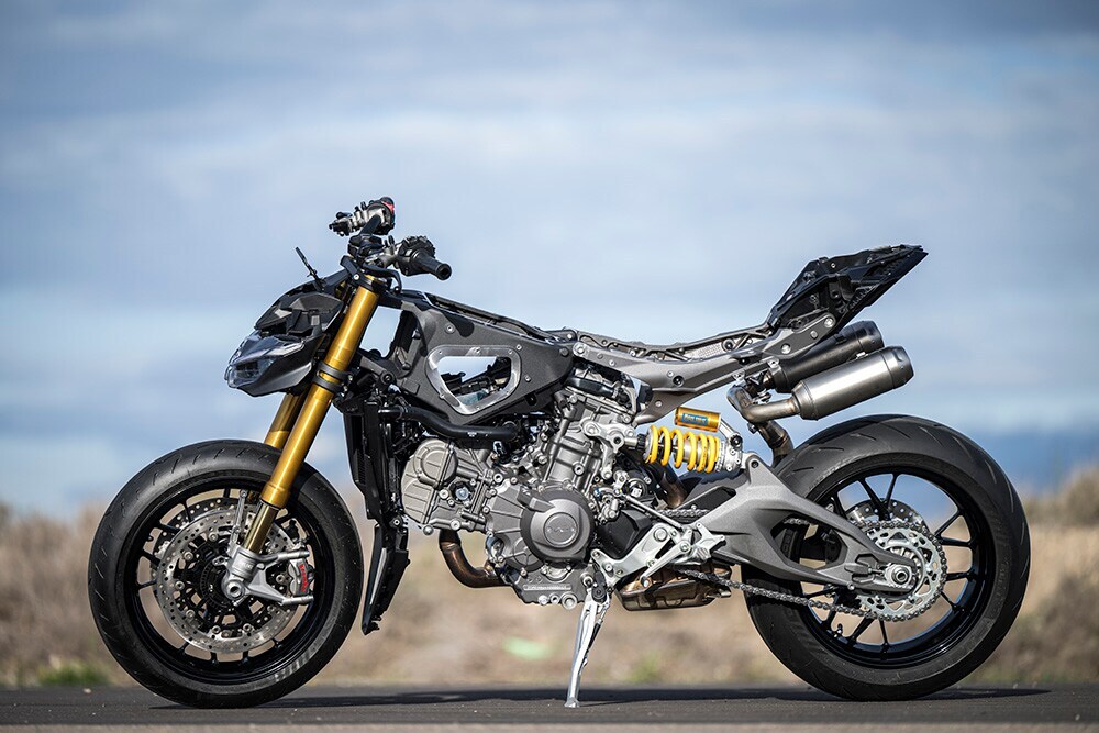 MY25 Ducati Streetfighter V2 S 064 UC770014 Low