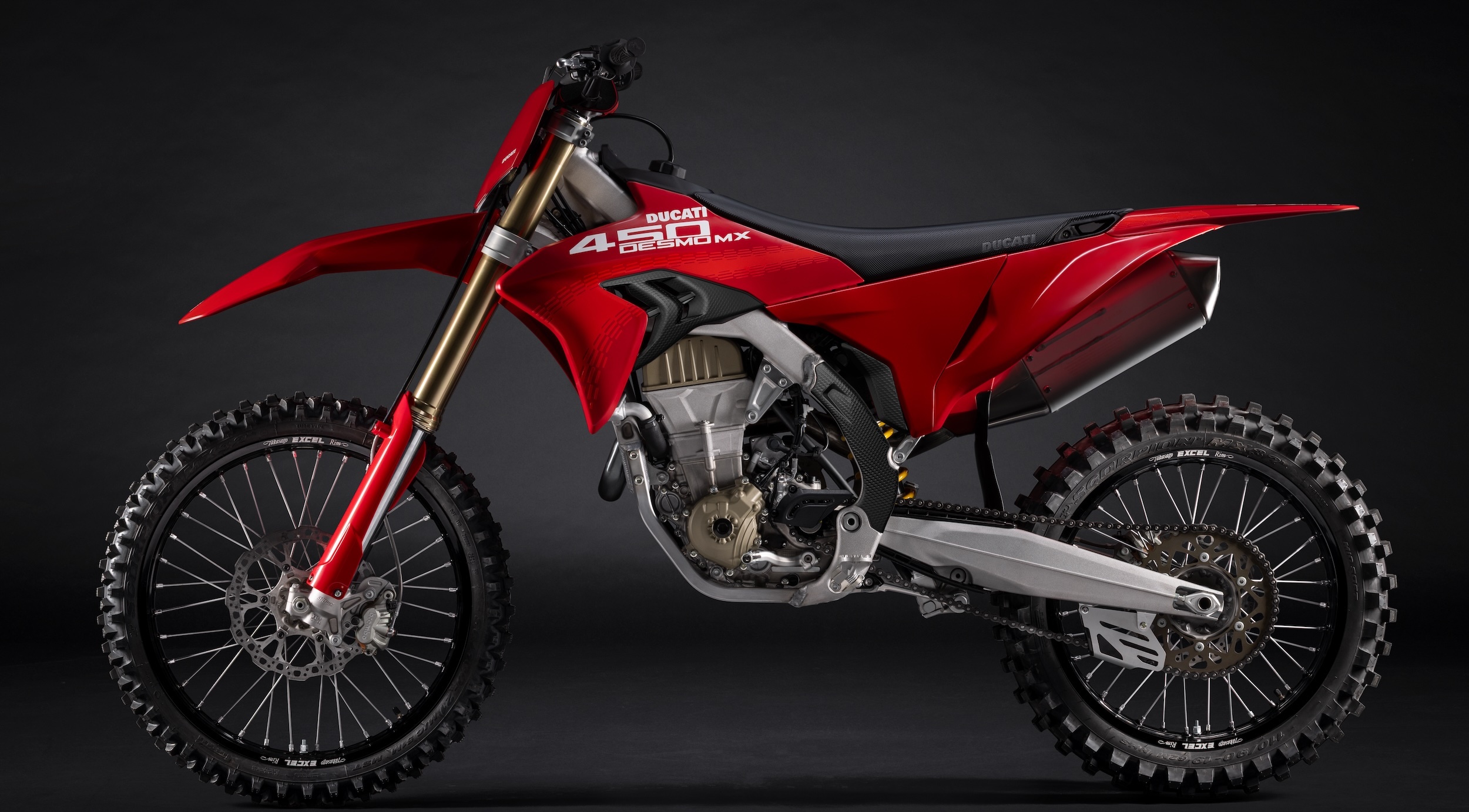 03 SOP MY26 DESMO450 MX STUDIO 3 UC804809 High